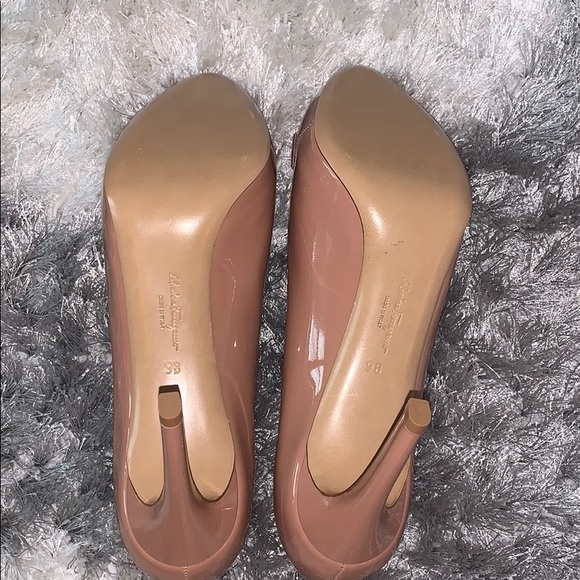 Ferragamo heels - Picture 3 of 5